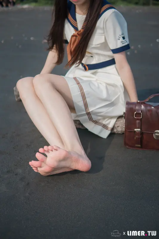 [Limerence] NO.050 海蓝 白皙希腊脚 JK盛夏服海边戏水 12